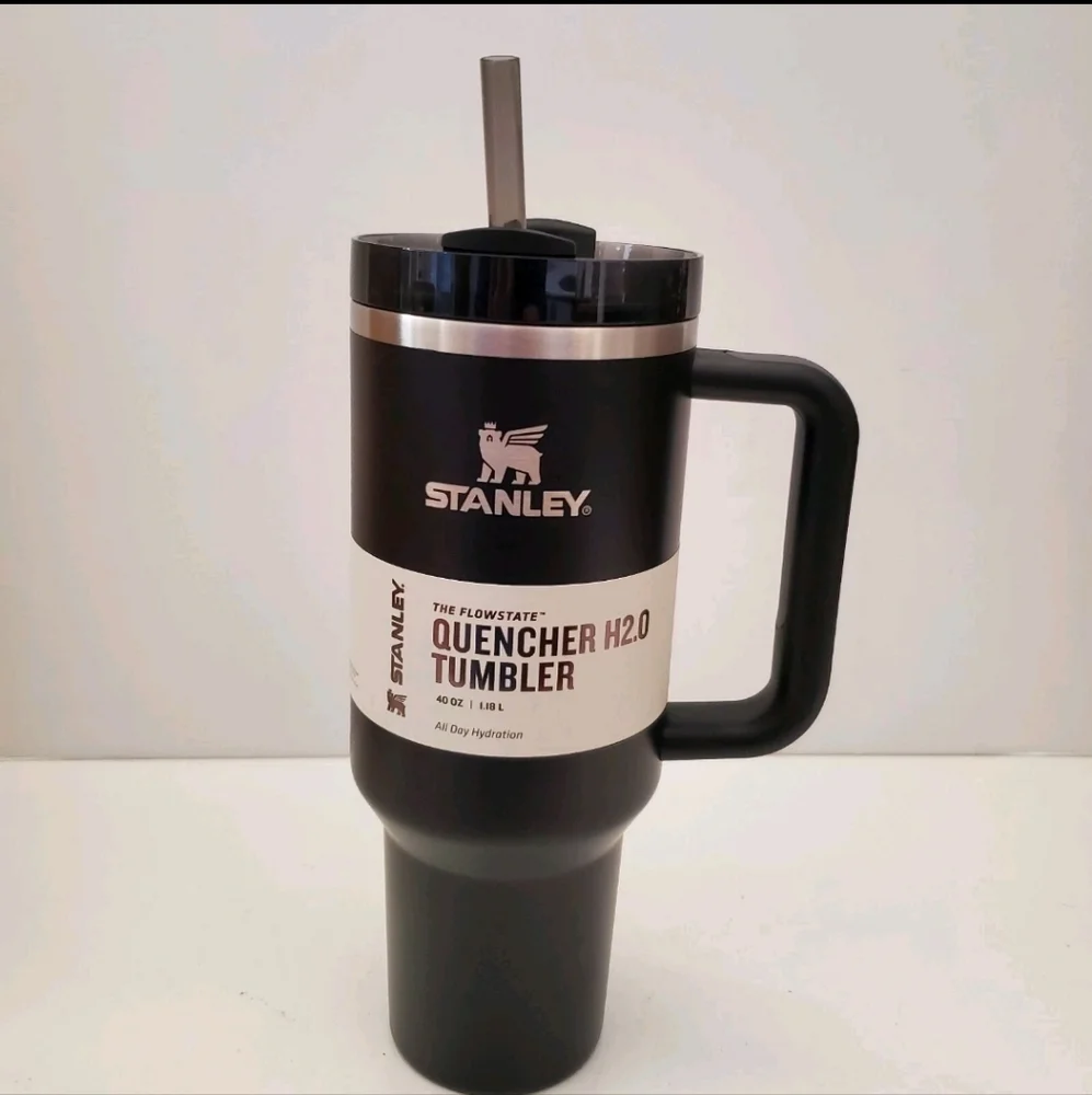 Stanley "BLACK GLOW" 40 oz Flowstate Quencher Tumbler w/ straw & handle. NEW - Picture 2 of 6